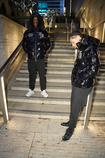 glänzender schwarzer Puffer